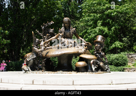 Central Park-Alice im Wunderland Skulptur Margarita Delacorte Memorial Manhattan in New York City USA Stockfoto