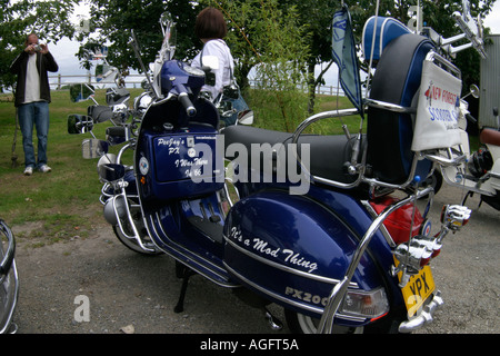 Lambretta Scooter Rallye statt im Doppel sperrt Pub Exeter England alten Vespa und Lambretta Roller restauriert und individuell Stockfoto