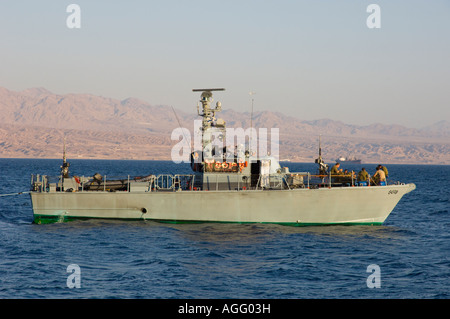 Israelische Armee Angriff Handwerk mit roten Berge in Bkgd Nahaufnahme Israel Rotes Meer Eilat Stockfoto