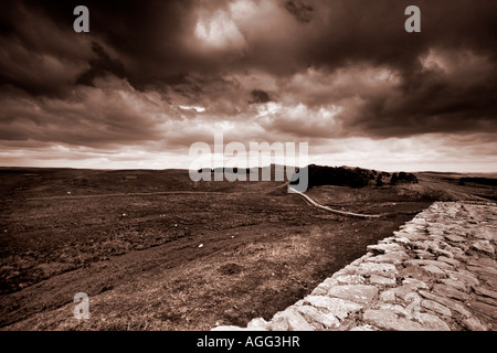 Sepia Bild von Housesteads Fort, Hadrianswall, Northumberland, UK Stockfoto