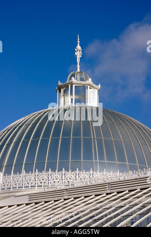 Die Hauptkuppel des frisch renovierten Kibble Palace in wichtigsten botanischen Gärten Stockfoto