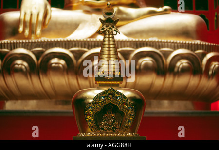 COPYRIGHT DOUG BLANE tibetisch-buddhistischen Stupa und Buddha Om Mani Padme Houng Stockfoto