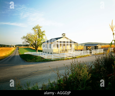 Amish-Schule in Reidge und hohlen Straßen, Lancaster County, Pennsylvania, USA Stockfoto