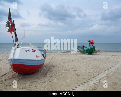 Angelboote/Fischerboote am Strand von Stenbjerg Thy Nord-Jütland, Dänemark Stockfoto