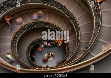 Wendeltreppe im Petersdom, Vatikan, Rom, Italien Stockfoto