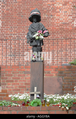 Warschau Polen The Little Soldier Statue ehrt die polnische Kinder, die den Aufstand gegen Nazi-Deutschland im 2. Weltkrieg gekämpft haben Stockfoto