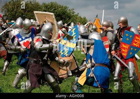 Schlacht Reenactment, die Plantagenet mittelalterlichen Gesellschaft neu Leben im 14. Jahrhundert im Display bei Goodrich Castle England UK Stockfoto