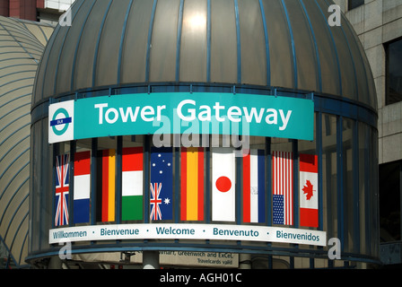 Vordach über Eingang zur Station der Docklands Light Railway Tower Gateway Stockfoto