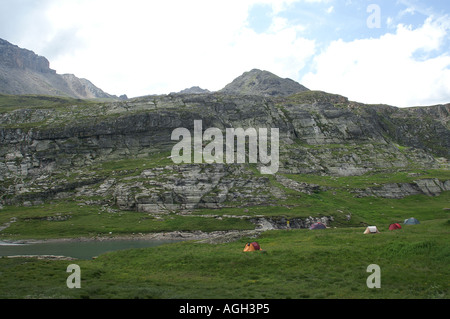 Camping im Urstromtal in La Grande Sassiere Le Saut Naturschutzgebiet Tarentaise-Savoie-Frankreich Stockfoto