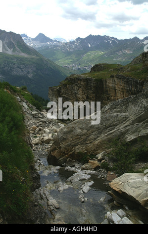 Bach im Urstromtal im Naturschutzgebiet La Grande Sassiere Le Saut Tarentaise-Savoie-Frankreich Stockfoto