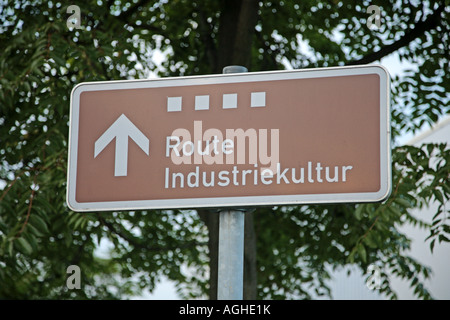 Straßenschild der Route der Industriekultur Website zeigt die Richtung der Hauptroute, Deutschland, Nordrhein-Westphal Stockfoto