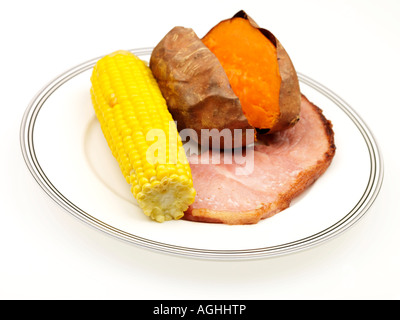 Süße Kartoffeln mit Schinken und Zuckermais. Stockfoto