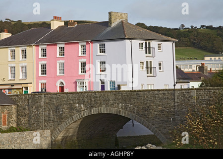 ABERAERON CEREDIGION MID WALES UK September Blick auf einer Straßenbrücke über den Fluss Aeron Stockfoto