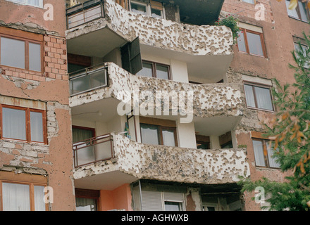 Ein Granatsplitter beschädigt Balkon in Sarajevo Stockfoto