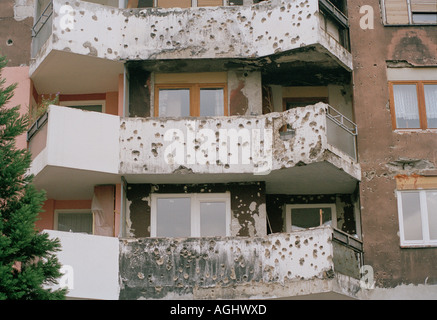 Ein Granatsplitter beschädigt Balkon in Sarajevo Stockfoto