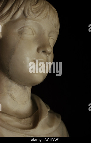 Schließen Sie die Ansicht eines römischen Skulptur in der Galerie Nord in Petworth House Kopf von einem Boy Roman Julio Claudian Stockfoto