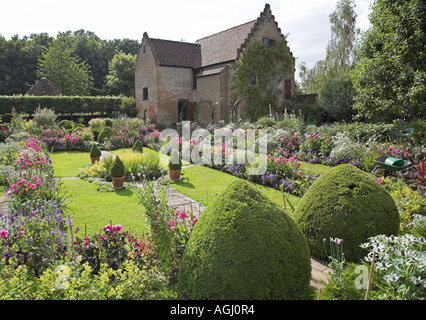 Garden House und versunkene Garten im Chenies Manor in den Chiltern Hills Stockfoto