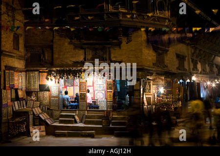 Tibetische Tanka-Shop in der Nacht. Hanuman Dhoka, Durbar Square, Kathmandu, Nepal Stockfoto