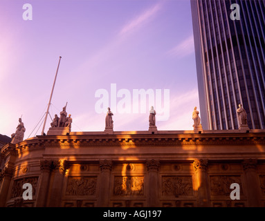 NAT West Westminster Bank in Stadt von London in England in Großbritannien im Vereinigten Königreich Großbritannien. Sonnenuntergang Himmel Geschichte historische Architektur des Gebäudes Stockfoto