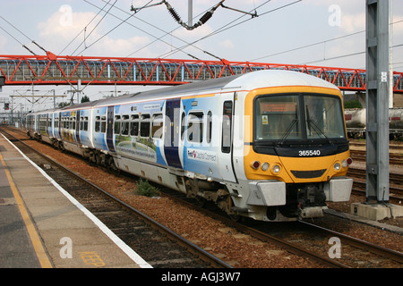 Klasse 365 Electric Multiple Unit am Bahnhof von Cambridge. Stockfoto