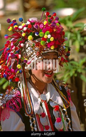 China Yunnan Xiao Hu La Dorf Akha Hani Frau in Tracht festival Stockfoto