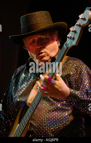 PETER ALBIN spielt Bass mit BIG BROTHER und THE HOLDING COMPANY SUMMER OF LOVE FESTIVAL MONTEREY POP FESTIVAL 2007 in Kalifornien Stockfoto