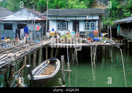 Haus auf Stelzen im Wasser Village Koh Pannyi am Phangnga in Thailand Stockfoto