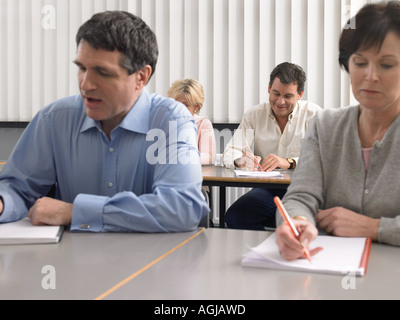 Ältere Studierende in einer Lektion Stockfoto