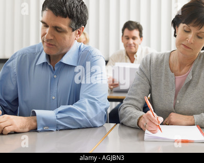 Ältere Studierende in einer Lektion Stockfoto