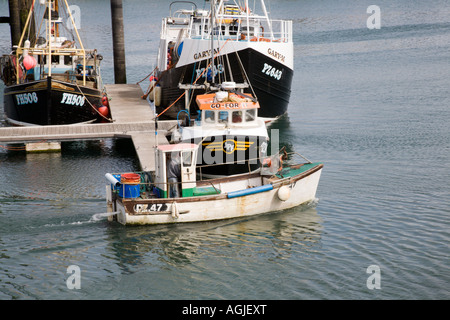 Angelboot/Fischerboot Newlyn Hafen Cornwall verlassen