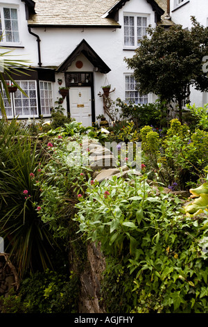 UK Devon Clovelly Dorf Haupt Straße Hausgarten Stockfoto