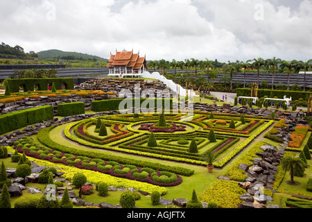 Die französische Zierpflanzen formale Formschnitt Garten oder NongNooch Suan Nong Nooch Tropical Botanical Garden Resort, Chon Buri, Pattaya, Thailand, Asien Stockfoto