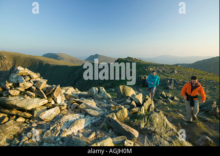 Ein paar fiel auf den Gipfel des großen Torfgebieten, Lake District, Großbritannien Stockfoto