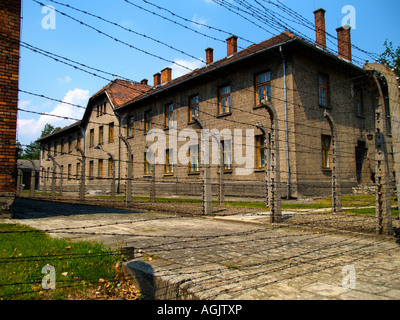 Stacheldraht, Kaserne, und administrative Gebäude und Ruinen in das Konzentrationslager Auschwitz nicht in Krakau, Polen. Stockfoto