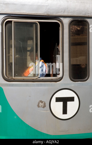 U-Bahn-Fahrer sitzt auf der u-Bahn von Boston Boston Massachusetts, USA Stockfoto
