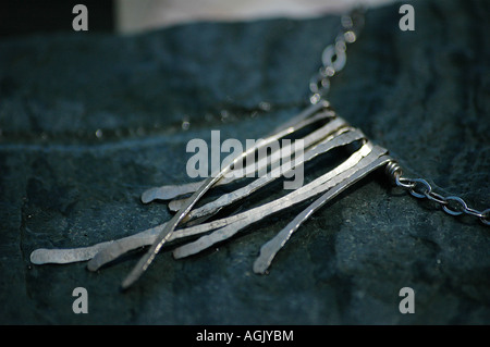 Halskette aus Sterling Streifen Stockfoto