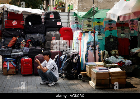 vietnamesischen Markt verkaufen billig importiert in Bratislava, Slowakei. Stockfoto