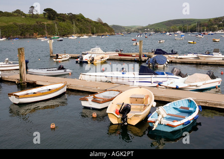 UK-Devon-Rib-Boote vertäut Salcombe Steg Stockfoto