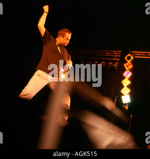 Britischer Komiker Mark Thomas erklingt in der Hay Festival der Literatur Heu am Wye Powys Wales 2004 Stockfoto