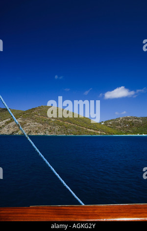 Nahaufnahme der Holzgeländer eines Bootes Stockfoto