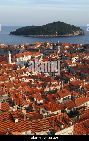 Blick über die Altstadt nach Lokrum Insel Dubrovnik Kroatien Stockfoto