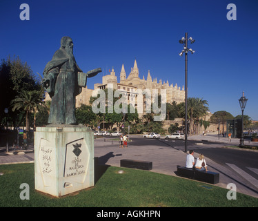 Denkmal für Ramon Llull, Gelehrter + berühmten gotischen Kathedrale, Palma De Mallorca Stockfoto