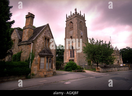 ST.-PETERS-KIRCHE IN DER STADT COTSWOLD WINCHCOMBE IN DER NÄHE VON CHELTENHAM GLOUCESTERSHIRE UK Stockfoto