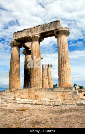 Die Ruinen des Tempels des Apollo in der antiken Stadt von Korinth Griechenland Stockfoto