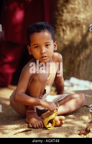 Arme kleine Indianerjunge in Kerala Stockfoto