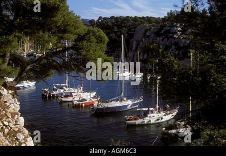 Calanques de Port Miou mit verankerten Segelboote Provence Mittelmeer Frankreich Stockfoto