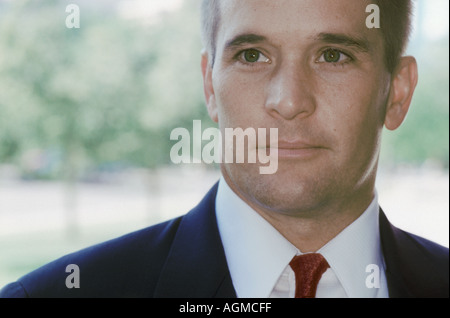 Porträt des jungen Geschäftsmann im freien hautnah Stockfoto