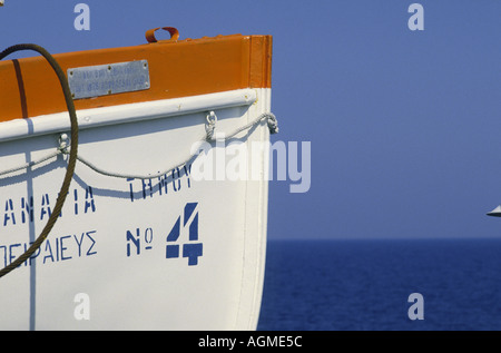 Rettungsboot auf der Passagierfähre Panagia Tinoy auf dem Weg nach Tinos Griechenland Stockfoto