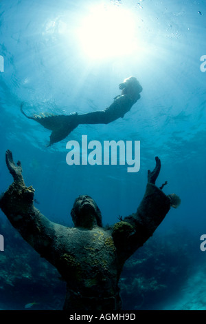 Christus der Tiefe 9 Bronze Statue mit Meerjungfrau Pennecamp State Park Key Largo Florida Stockfoto