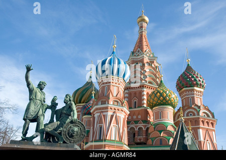 Kathedrale des Schutzes der Allerheiligsten Gottesgebärerin auf dem Graben (Собор Покрова пресвятой Богородицы, что на Рву) auf dem Roten Platz Stockfoto